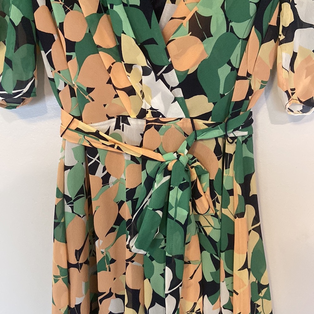 Liz Claiborne MIDI Floral Tye dress, green peach white hint of yellow, SZ 8. EC - Picture 4 of 6